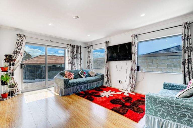 Photo of property in 74a Awaroa Road, Sunnyvale, Auckland, 0612