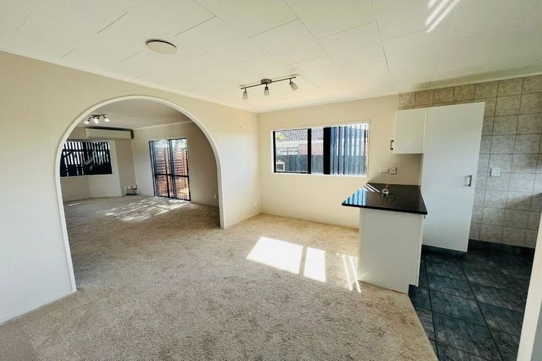 Photo of property in 1/8 Anglers Way, Wattle Downs, Auckland, 2102