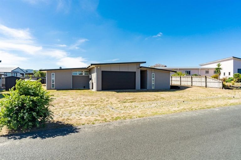 Photo of property in 20 Marram Place, Mangawhai Heads, Mangawhai, 0505