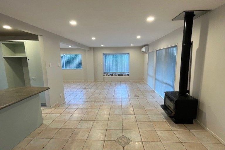 Photo of property in 1 Evelyn Road, Cockle Bay, Auckland, 2014