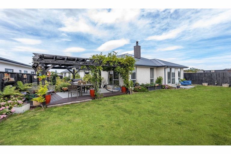 Photo of property in 27 Westpark Boulevard, Rangiora, 7400