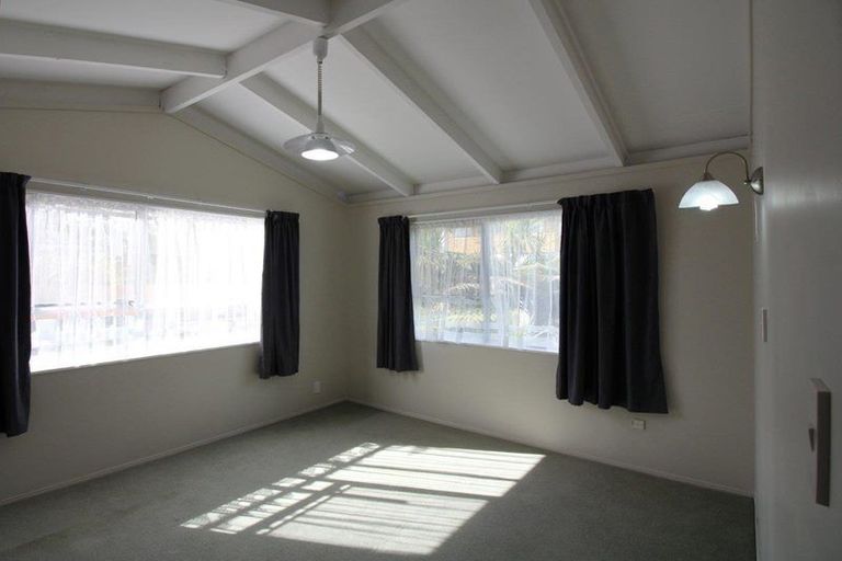 Photo of property in 3/42 Manuka Road, Glenfield, Auckland, 0629
