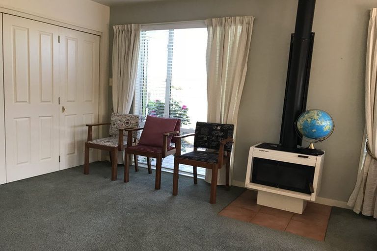 Photo of property in 2/271 Memorial Avenue, Burnside, Christchurch, 8053