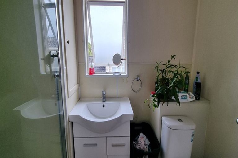 Photo of property in 78a Sunset Road, Unsworth Heights, Auckland, 0632