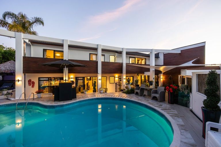 Photo of property in 3 Holyoake Place, Chatswood, Auckland, 0626