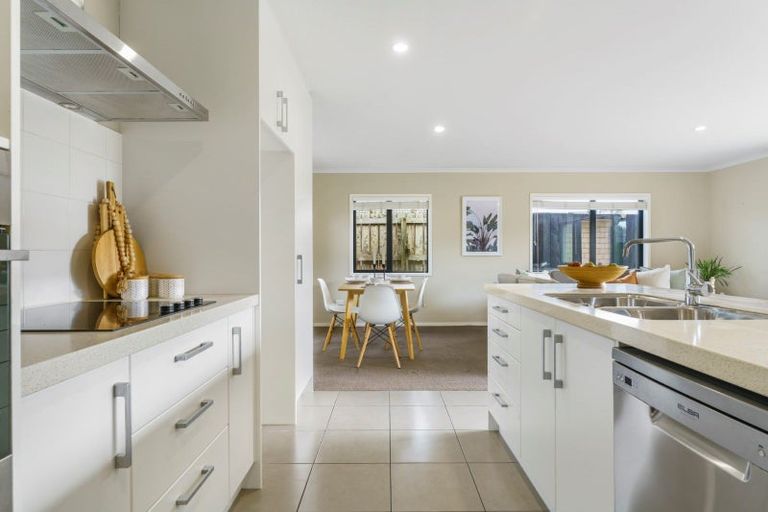 Photo of property in 26 Butterworth Crescent, Papamoa Beach, Papamoa, 3118