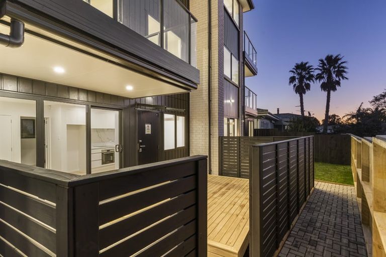 Photo of property in 64c Yeovil Road, Te Atatu Peninsula, Auckland, 0610