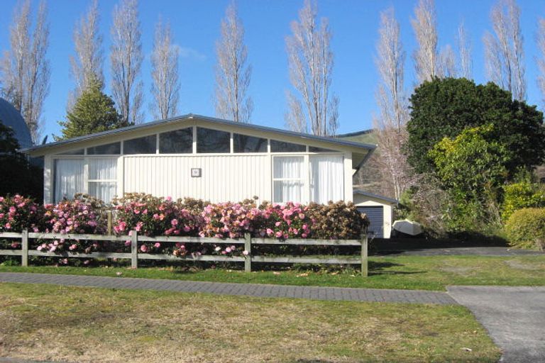 Photo of property in 9 Kinloch Road, Kinloch, Taupo, 3377