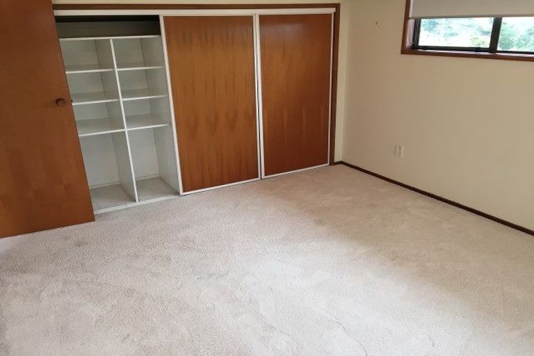 Photo of property in 18 Pine Avenue, Henderson, Auckland, 0612