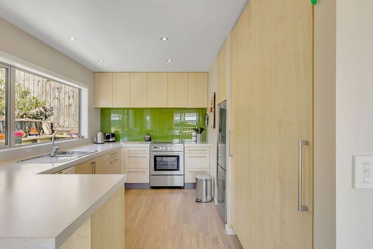 Photo of property in 7 View Road, Titahi Bay, Porirua, 5022