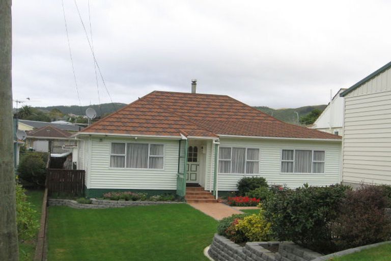 Photo of property in 9 Romney Square, Tawa, Wellington, 5028