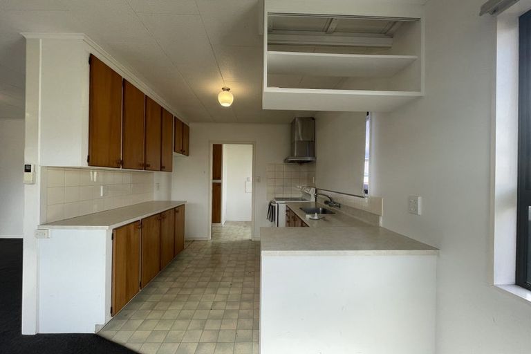 Photo of property in 1/94 Roberts Road, Te Atatu South, Auckland, 0610