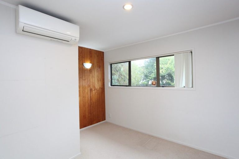 Photo of property in 11 Palmyra Way, Half Moon Bay, Auckland, 2012