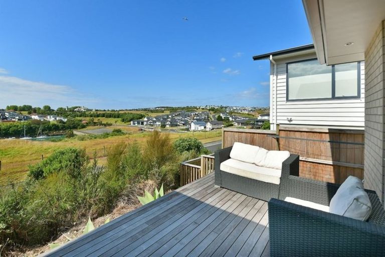 Photo of property in 8 Resolution Drive, Gulf Harbour, Whangaparaoa, 0930