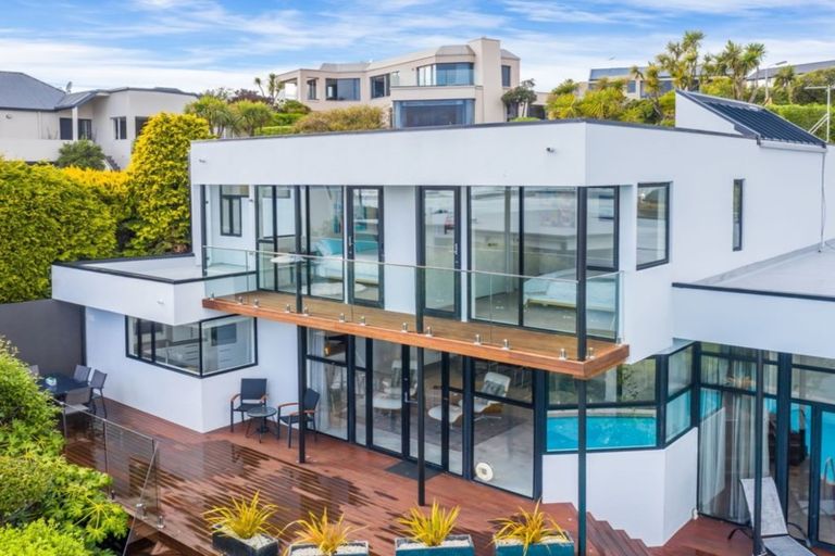 Photo of property in 9 Inverness Lane, Redcliffs, Christchurch, 8081