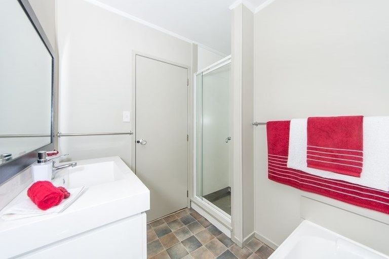 Photo of property in 33 Mcquarrie Avenue, Wattle Downs, Auckland, 2103