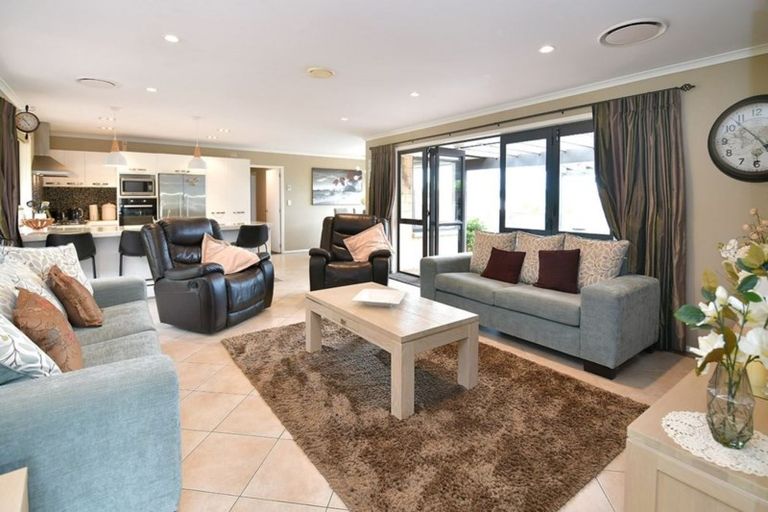 Photo of property in 8a Astrolabe Place, Gulf Harbour, Whangaparaoa, 0930