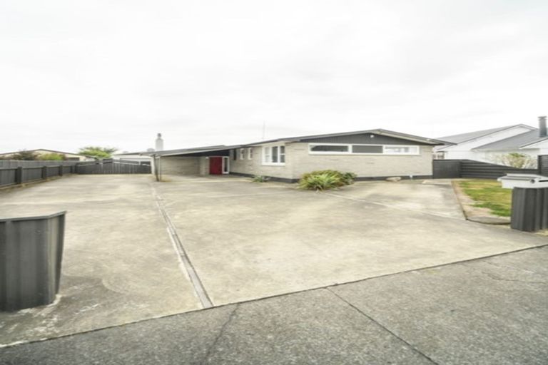 Photo of property in 53 Sutherland Crescent, Westbrook, Palmerston North, 4412