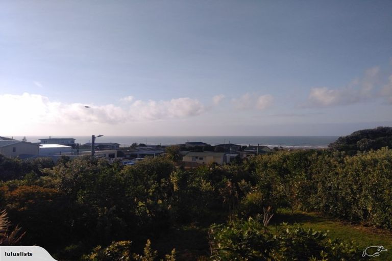 Photo of property in 17 Pingao Place, Waiinu Beach, Whanganui, 4588