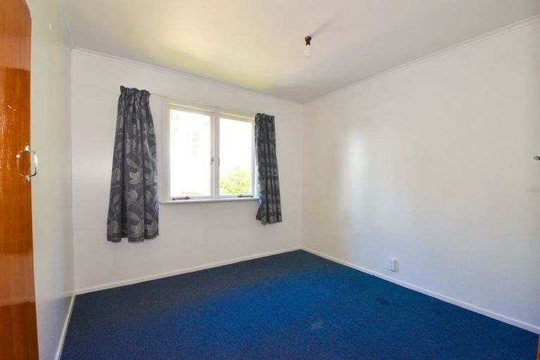 Photo of property in 43 Beaubank Road, Kelston, Auckland, 0602