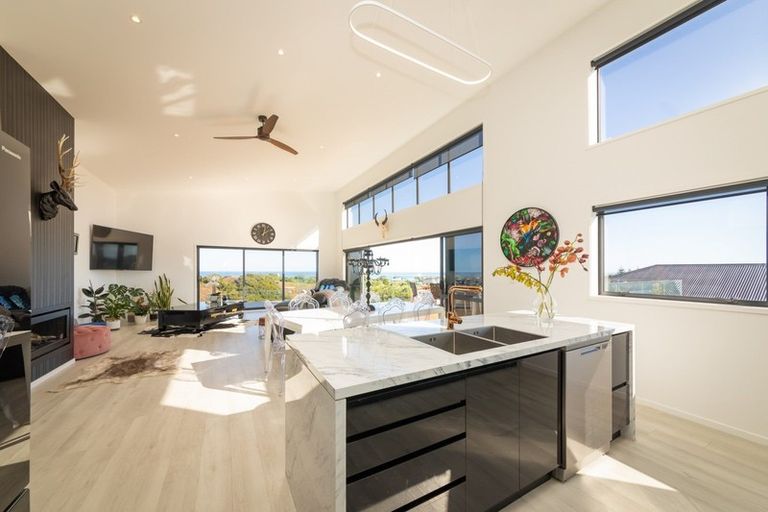 Photo of property in 34 Golf Vue Place, Castlecliff, Whanganui, 4501