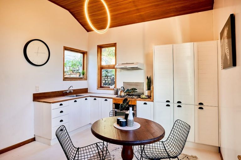 Photo of property in 23 Shannon Street, Mount Victoria, Wellington, 6011