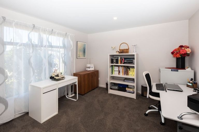 Photo of property in 8 Davaar Crescent, Broomfield, Christchurch, 8042