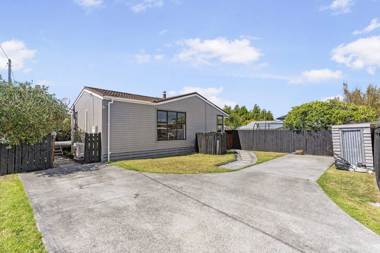 Photo of property in 22a Kirrie Avenue, Te Atatu South, Auckland, 0610