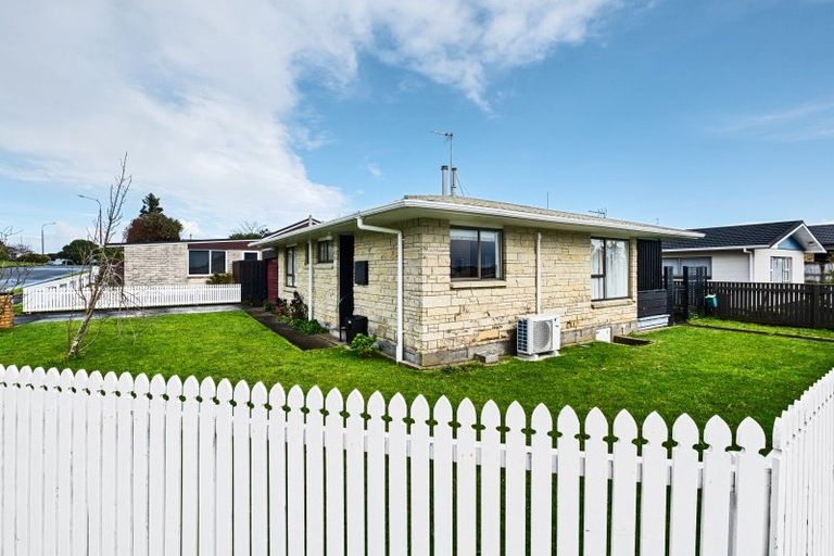 Photo of property in 2 Tiverton Crescent, Whalers Gate, New Plymouth, 4310