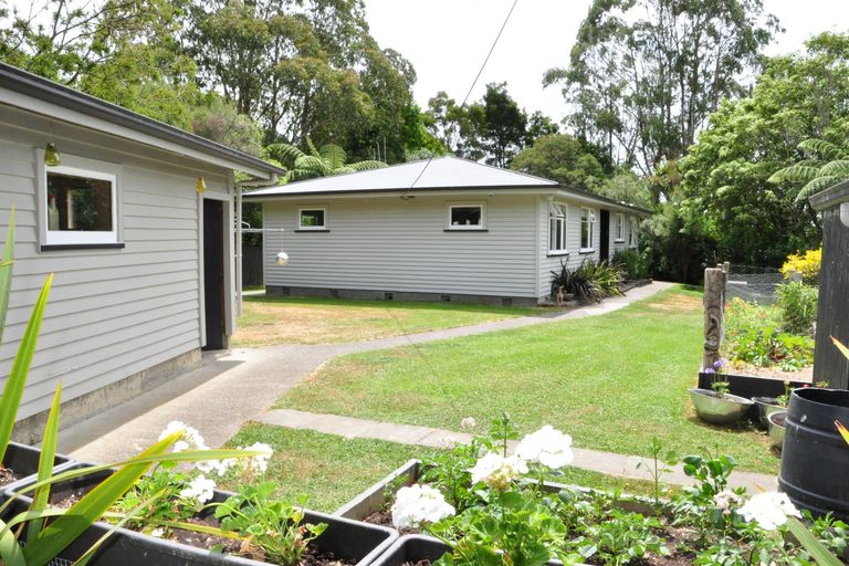 Photo of property in 418 Pahiatua Aokautere Road, Aokautere, Palmerston North, 4471