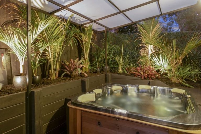 Photo of property in 6a Rewi Street, Torbay, Auckland, 0630