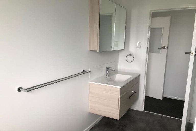 Photo of property in 2/22 Marama Street, Castor Bay, Auckland, 0620