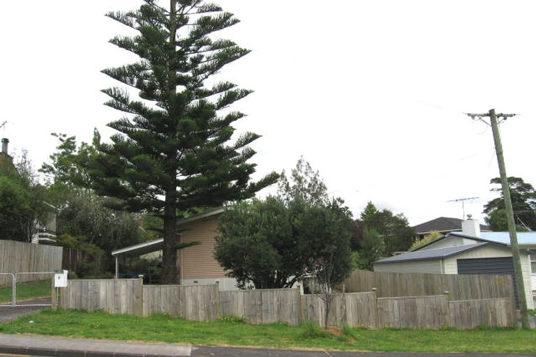 Photo of property in 8 Lauderdale Road, Birkdale, Auckland, 0626
