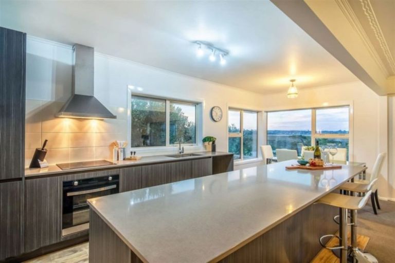 Photo of property in 2/46 Gill Avenue, Te Atatu Peninsula, Auckland, 0610