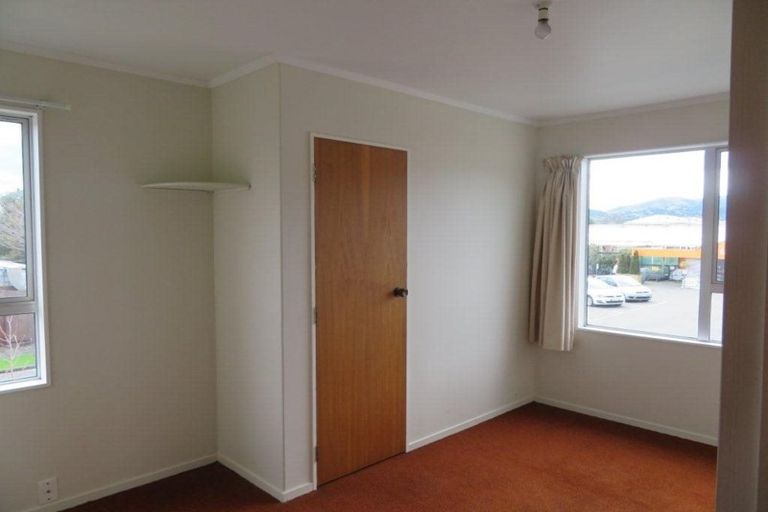 Photo of property in 6a Flock Grove, Fairfield, Lower Hutt, 5011