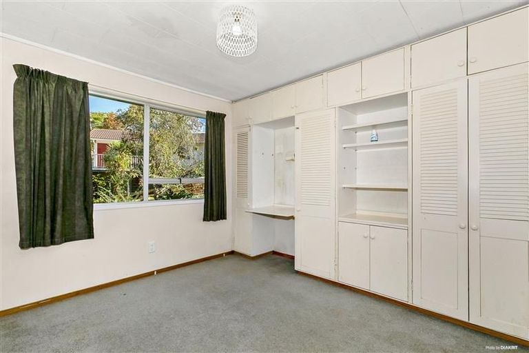 Photo of property in 5 Temuri Place, Glendene, Auckland, 0602