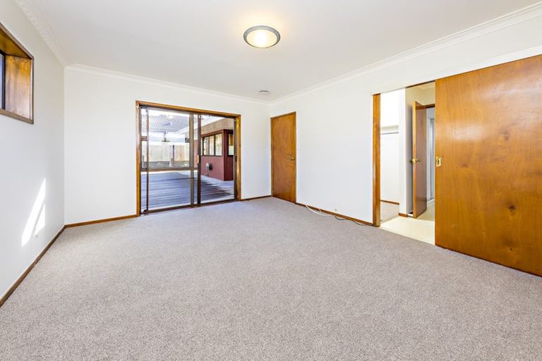 Photo of property in 16 Voltaire Court, Botany Downs, Auckland, 2010