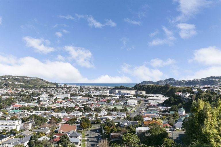 Photo of property in 12a Waiwera Crescent, Maupuia, Wellington, 6022