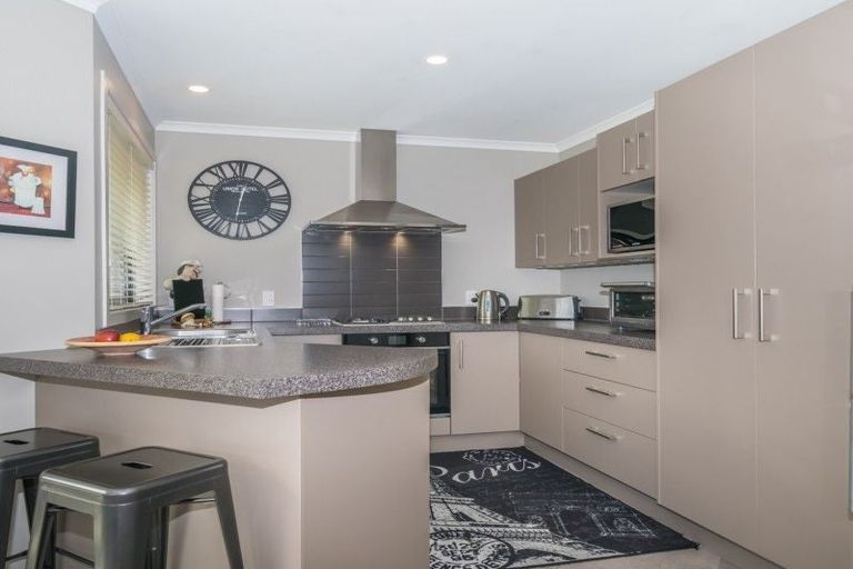Photo of property in 7 Lorenzo Place, Kelvin Grove, Palmerston North, 4414