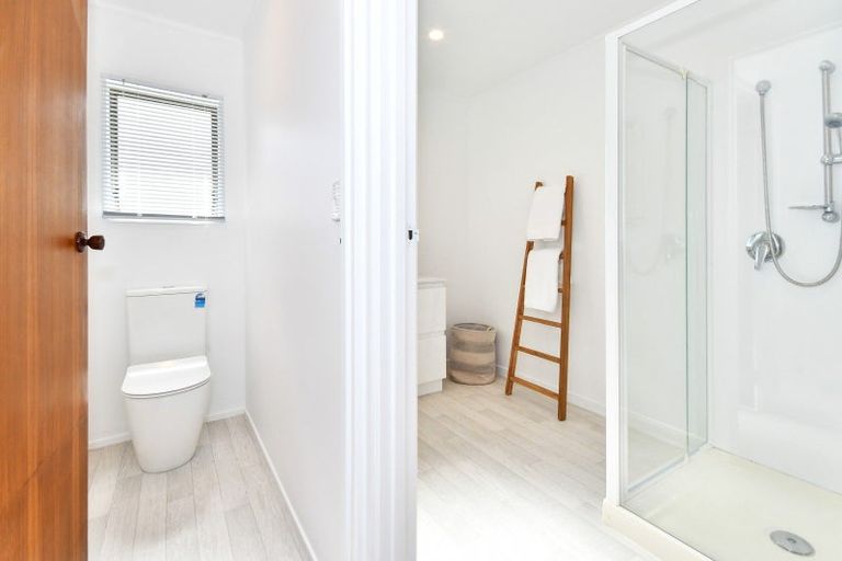 Photo of property in 2/4 Sunshine Place, Papakura, 2110