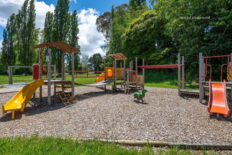 Photo of property in 2 Lakemere Way, Kinloch, Taupo, 3377