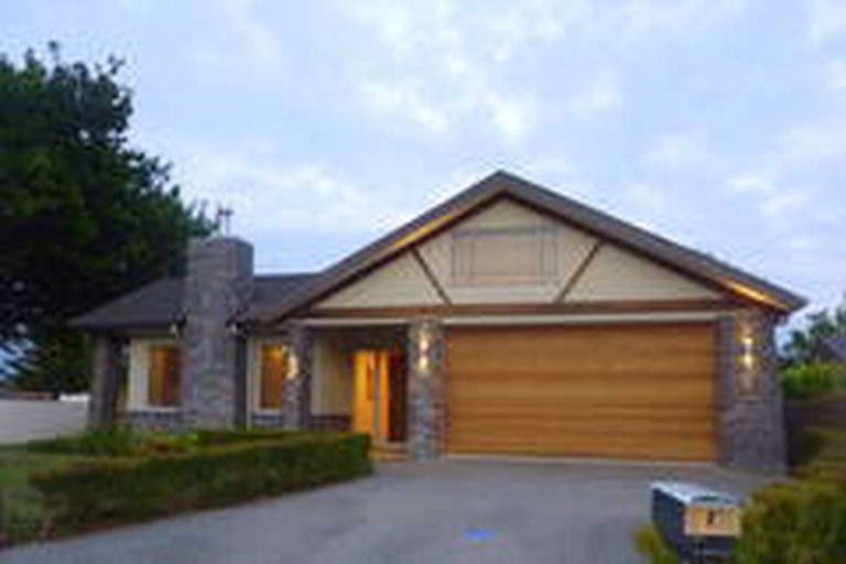 Photo of property in 2 Fairway Oaks Drive, Waikanae Beach, Waikanae, 5036