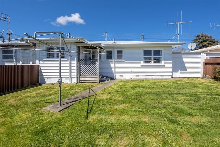 Photo of property in 55 Weraroa Road, Levin, 5510