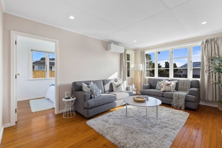 Photo of property in 35 Philomel Crescent, Bayswater, Auckland, 0622