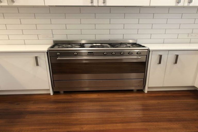 Photo of property in 9 Homewood Crescent, Karori, Wellington, 6012