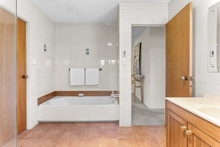 Photo of property in 137 Govett Avenue, Frankleigh Park, New Plymouth, 4310