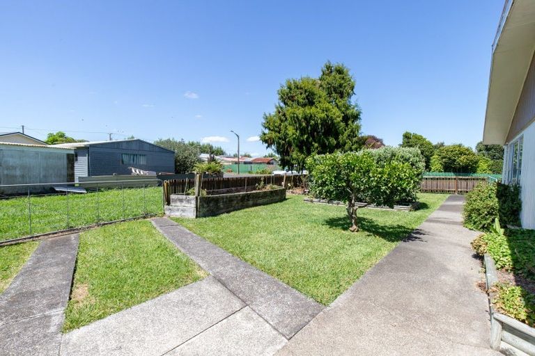 Photo of property in 11 Mcclean Place, Ngatea, 3503