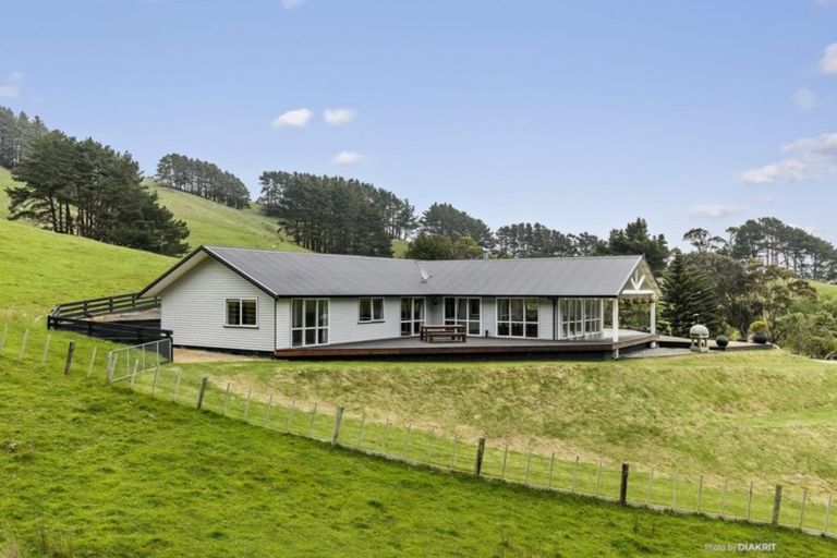 Photo of property in 974 Ohariu Valley Road, Ohariu, Wellington, 6037