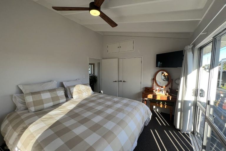 Photo of property in 1373 Whangaparaoa Road, Army Bay, Whangaparaoa, 0930