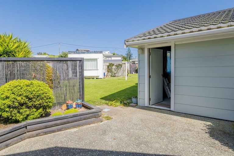Photo of property in 36 Signal Street, Foxton Beach, Foxton, 4815